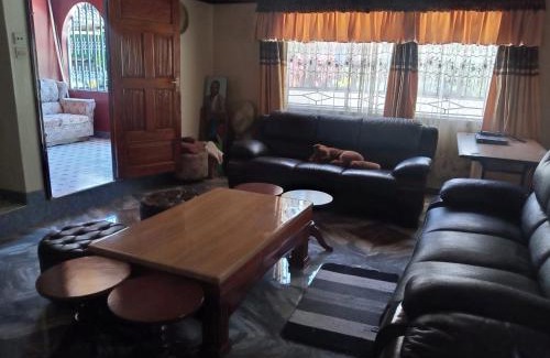 Meru House | Cozy Greton Holiday Villa: Pet & Child-Friendly Retreat
