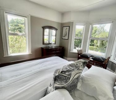 Newcastle House | Experience Grey Heron Townhouse – Guest Rated 9.5/10