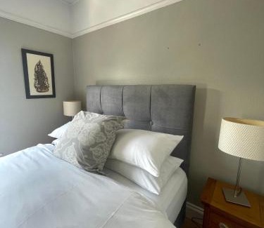 Newcastle House | Experience Grey Heron Townhouse – Guest Rated 9.5/10