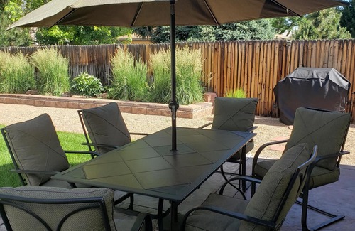 South Westminster House | Discover the Grey House Getaway: Top-Rated with Lake View!