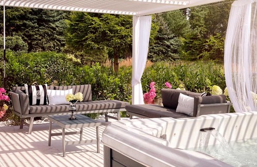 Morzyczyn Villa | Relax at Grey House Miedwie: Oceanfront Retreat with Spa