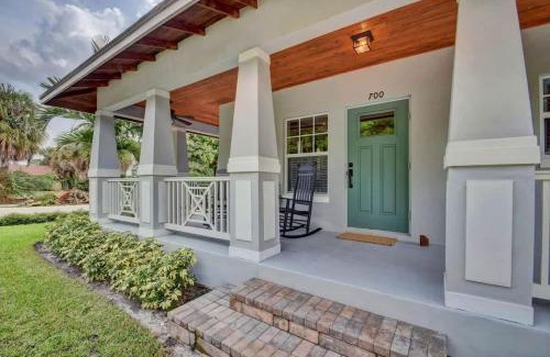 Grandview Heights House | Modern 3-Bedroom Retreat on a Serene Street, Rated 9/10