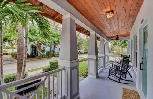 Grandview Heights House | Modern 3-Bedroom Retreat on a Serene Street, Rated 9/10