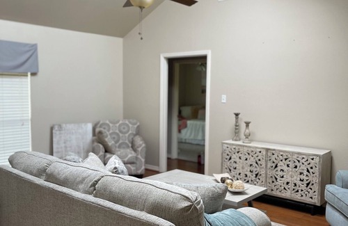 Bossier City House | Relaxing Grey New Getaway with Spa & Hot Tub Access