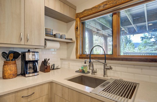 Big Sky Condo | Relax in the Grey Owl Suite with Hot Tub & Spa Amenities