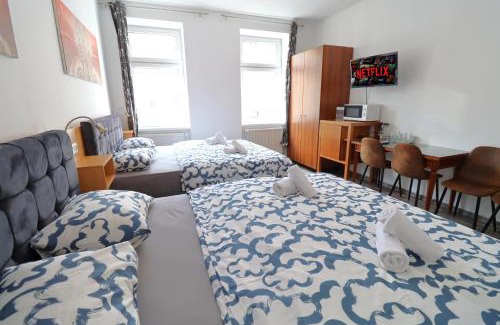 Hundsturm Apartment | Pet-Friendly Grey Palazzo in the Heart of Vienna