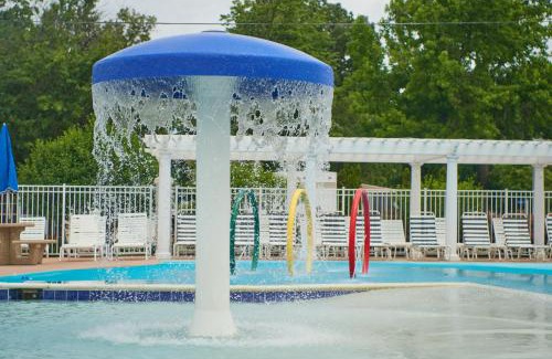 Topping House | Guest Rated 10/10: Grey's Point Camp Cottage 7 with Pool