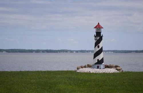 Topping House | Guest Rated 10/10: Grey's Point Camp Cottage 7 with Pool