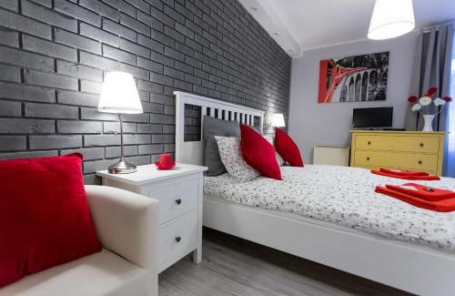 Fabryczna Apartment | Cozy Grey Studio II with Breakfast and Hot Tub Access
