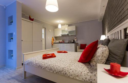 Fabryczna Apartment | Cozy Grey Studio II with Breakfast and Hot Tub Access
