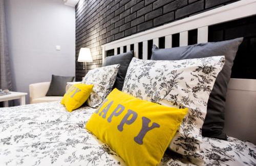 Fabryczna Apartment | Cozy Grey Studio II with Breakfast and Hot Tub Access
