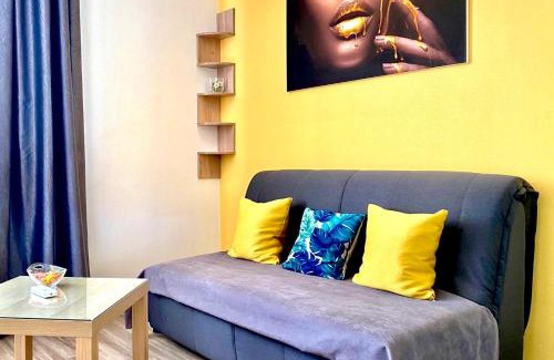 Vinnytsya Apartment | Guest Rated 9.3: Family-Friendly Grey&Yellow на Коцюбинського