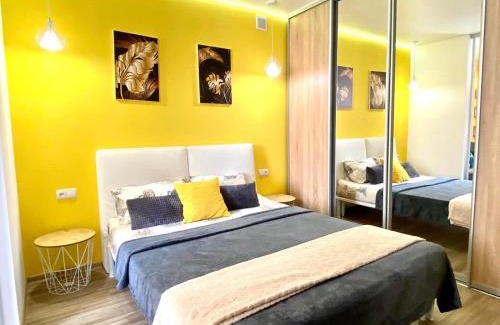Vinnytsya Apartment | Guest Rated 9.3: Family-Friendly Grey&Yellow на Коцюбинського