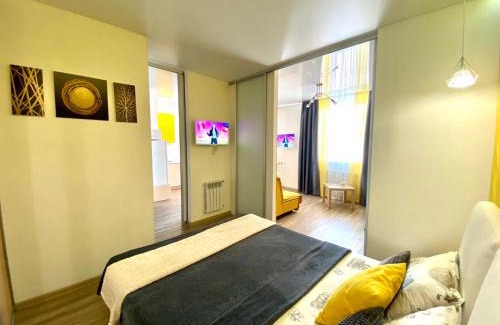 Vinnytsya Apartment | Guest Rated 9.3: Family-Friendly Grey&Yellow на Коцюбинського