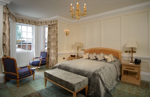 Colchester Hotel | Discover GreyFriars: Guest Rated 9.6 with Family Amenities