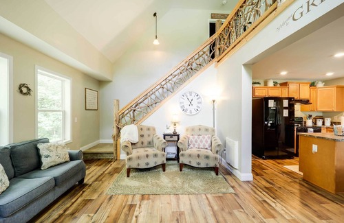Elk Park Cottage | Greystone Creekside Cabin: Ideal for Hiking and Fishing!