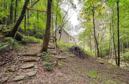 Elk Park Cottage | Greystone Creekside Cabin: Ideal for Hiking and Fishing!