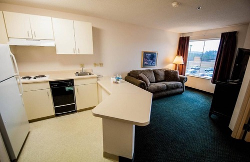 Vance Hotel | Greystone Inn and Suites: Rated 8.6 with Family-Friendly Amenities
