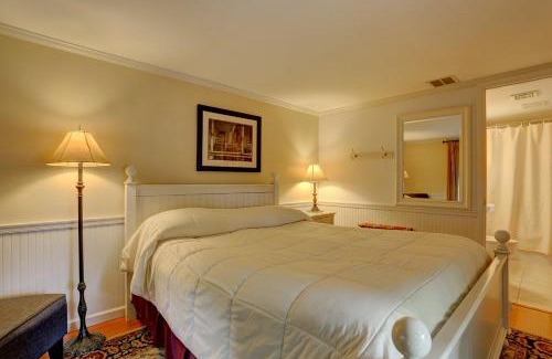 Bird In Hand Hotel | Greystone Manor Bed & Breakfast