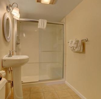 Bird In Hand Hotel | Greystone Manor Bed & Breakfast