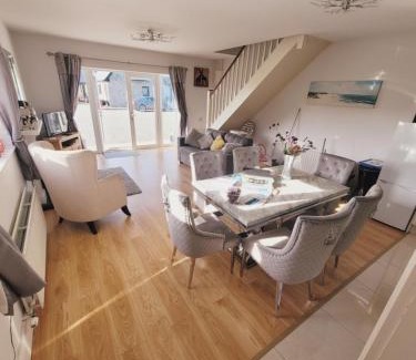 Shiplake House | Inviting Greystones Clock Tower Lodge with Hot Tub Access