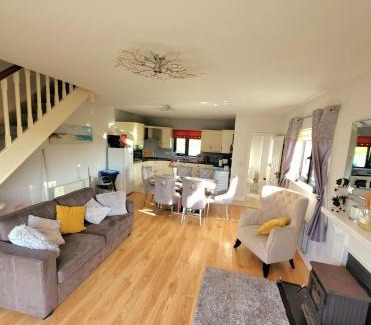 Shiplake House | Inviting Greystones Clock Tower Lodge with Hot Tub Access