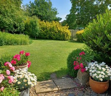 Castle Bytham House | Exceptional Greystones Lodge: 4-Star Family Retreat