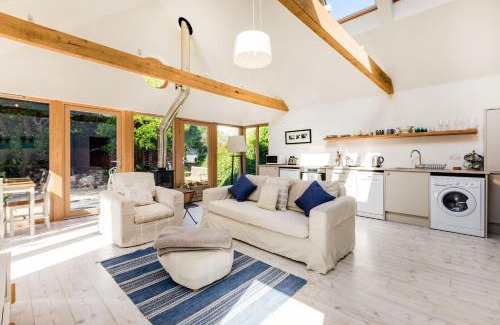 Trebetherick House | Greystones Studio: Ocean View Getaway for Families