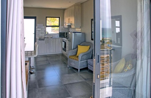 St. Helena Bay Apartment | Pet-Friendly Grietas Villa 2 - Rated 8/10 for Families