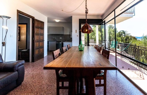 Llanca Apartment | Scenic Grifeu 07 Apartment with Oceanfront Views
