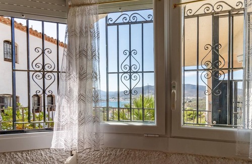 Llanca Apartment | Grifeu 11: Terrace Apartment with Breathtaking Sea Views