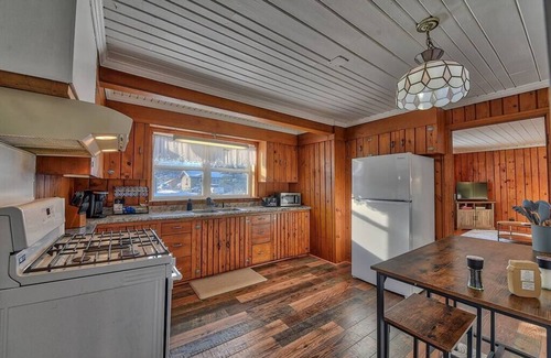 Newberry House | Guest Rated: Griffin's Sleek Pine Hideaway with Kitchen