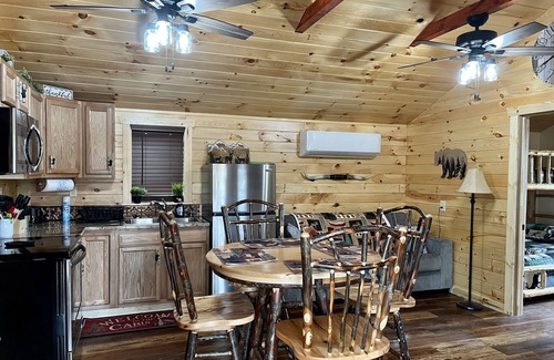 West Union Cabin | Unforgettable Griffis Game Hunting and Family Getaway