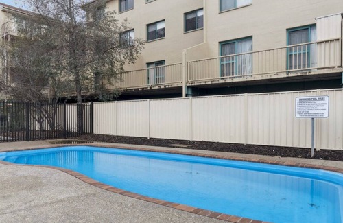 Griffith Apartment | Discover Griffith Studio Canberra with Pool & Free Parking