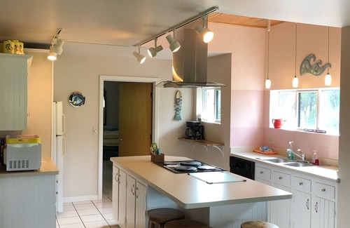 Bemus Point Apartment | Griffith’s Bay Lakefront: Pet-Friendly Retreat with Pool