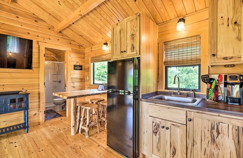 Sparta Cabin | Cozy Sparta Tiny Cabin with Covered Deck & River Access