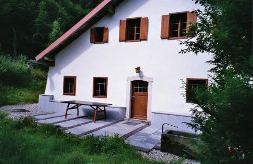 Wildenranna House | Grillnhäusl: Family-Friendly Retreat with Hot Tub Access