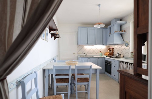 Marina di Andrano Apartment | Oceanfront Villa Anna: Family-Friendly with Spa & Breakfast