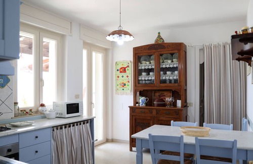Marina di Andrano Apartment | Oceanfront Villa Anna: Family-Friendly with Spa & Breakfast