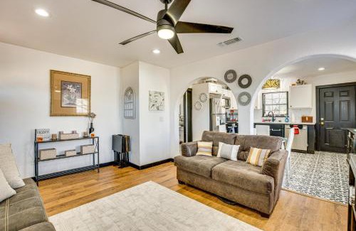 Granbury House | Grills, Fire Pit and Yard Central Granbury Home!