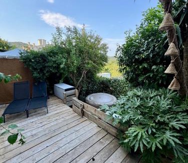 Grimaud Apartment | Grimaud 2 chambres Jacuzzi terrasse