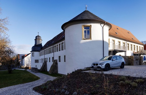 Rottenbauer Apartment | Stay at Grimm's Schlossapartments - Family-Friendly Retreat
