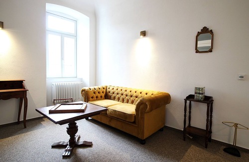 Rottenbauer Apartment | Stay at Grimm's Schlossapartments - Family-Friendly Retreat