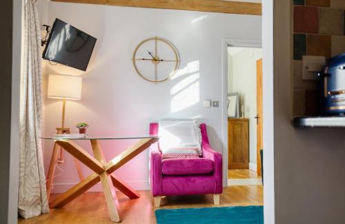 Woodbury House | Grindle Cottage: Pet-Friendly Retreat with 9/10 Guest Rating