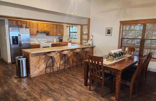 Concan Cabin | Scenic Getaway at Gringo Honeymoon - Breathtaking Views