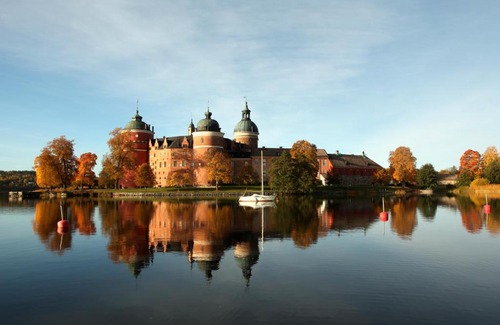 Mariefred Hotel | Discover Gripsholms Värdshus: Pet-Friendly & Pool Access