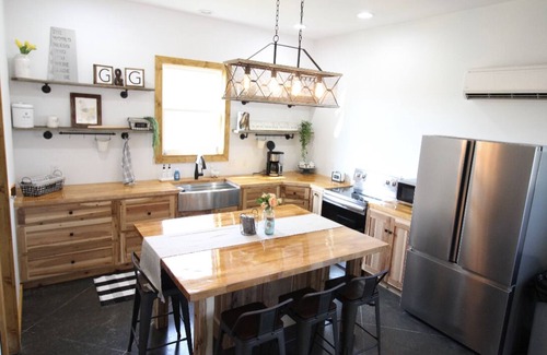 Santa Fe House | Premier Grit & Grace Lodge: Family and Pet-Friendly Retreat