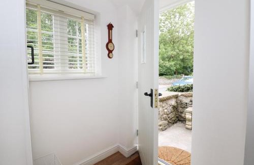 Great Longstone House | Gritstone Cottage: Pet-Friendly Getaway with 9.1 Rating