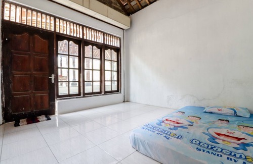Bantul House | Comfortable Griya Erlangga Homestay with Breakfast Included