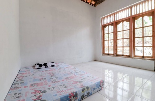 Bantul House | Comfortable Griya Erlangga Homestay with Breakfast Included
